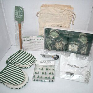 Thirty One Festive Feels Baking Set NIB 6 cookie cutters 3 pastry bags with tips